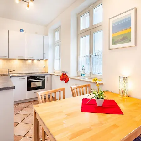 Stilvoll Einger. Mit Balkon, Parkplatz, In Strandnaehe Kuehlungsborn