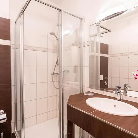 Stilvoll Einger. Mit Balkon, Parkplatz, In Strandnaehe Dom wakacyjny *