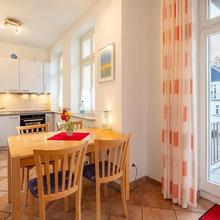 Stilvoll Einger. Mit Balkon, Parkplatz, In Strandnaehe *