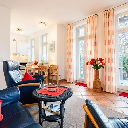 Stilvoll Einger. Mit Balkon, Parkplatz, In Strandnaehe Kuehlungsborn