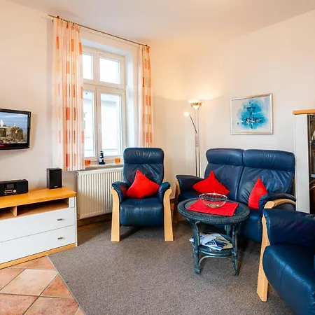 Stilvoll Einger. Mit Balkon, Parkplatz, In Strandnaehe Prázdninový dům