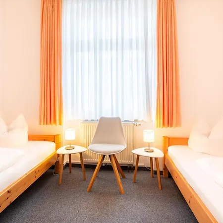 Holiday home Stilvoll Einger. Mit Balkon, Parkplatz, In Strandnaehe *