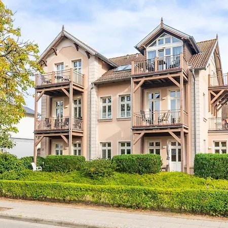 Dom wakacyjny Stilvoll Einger. Mit Balkon, Parkplatz, In Strandnaehe Kühlungsborn